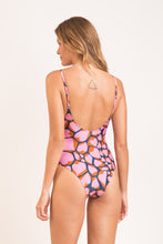Załaduj obraz do przeglądarki galerii, Model Back: Rio De Sol Kostium Jednoczęściowy Amore-Pink Hype
