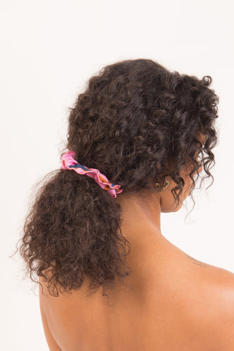 Model Front: Rio De Sol Akcesoria Do Włosów Amore-Pink Scrunchie