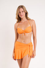 Załaduj obraz do przeglądarki galerii, Model Front: Rio De Sol Spódnica Plażowa Bio-Laranjada Mini Skirt
