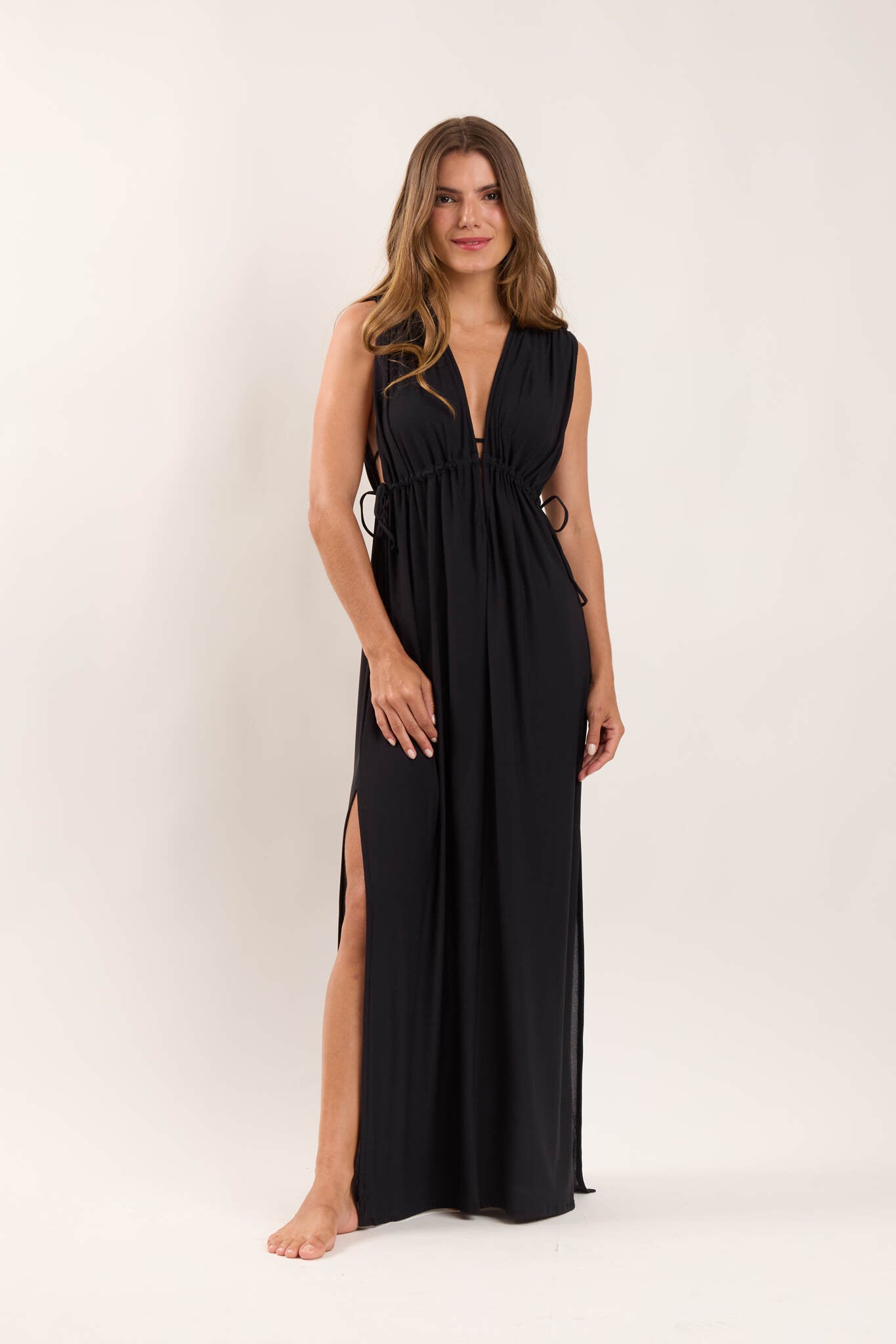 Model Front: Rio De Sol Sukienka Plażowa Black Long Dress Soleil
