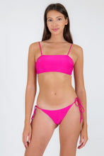 Załaduj obraz do przeglądarki galerii, Model Front: Rio De Sol Figi Bikini Bottom Amaranto Ibiza-Comfy
