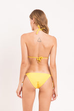 Załaduj obraz do przeglądarki galerii, Model Back: Rio De Sol Figi Bikini Bottom Amarelo Ibiza-Comfy
