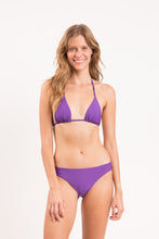 Załaduj obraz do przeglądarki galerii, Model Front: Rio De Sol Figi Bikini Bottom Amuleto Essential-Comfy
