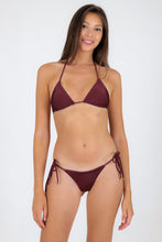 Załaduj obraz do przeglądarki galerii, Model Front: Rio De Sol Figi Bikini Bottom Barolo Cheeky-Rope
