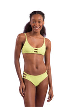 Załaduj obraz do przeglądarki galerii, Model Front: Rio De Sol Figi Bikini Bottom Bora-Citrus Madrid-Trio
