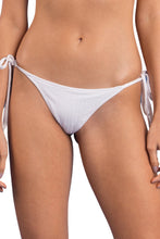 Załaduj obraz do przeglądarki galerii, Gallery: Rio De Sol Figi Bikini Bottom Bora-White Lacinho
