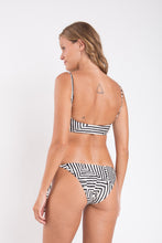 Załaduj obraz do przeglądarki galerii, Model Back: Rio De Sol Figi Bikini Bottom Collage Ibiza-Comfy
