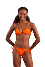 Załaduj obraz do przeglądarki galerii, Model Front: Rio De Sol Figi Bikini Bottom Dots-Orange Frufru-Comfy
