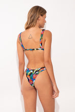 Załaduj obraz do przeglądarki galerii, Model Back: Rio De Sol Figi Bikini Bottom Flair Cali
