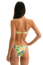 Załaduj obraz do przeglądarki galerii, Model Back: Rio De Sol Figi Bikini Bottom Florescer Bandeau
