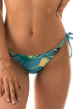 Załaduj obraz do przeglądarki galerii, Gallery: Rio De Sol Figi Bikini Bottom Flower Geometric Transp Comfort
