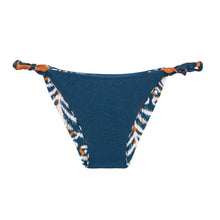 Załaduj obraz do przeglądarki galerii, Product Back: Rio De Sol Figi Bikini Bottom Ikat Essential-Rev
