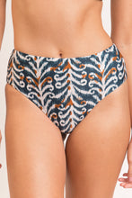 Załaduj obraz do przeglądarki galerii, Gallery: Rio De Sol Figi Bikini Bottom Ikat Hotpants
