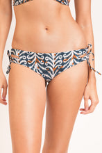 Załaduj obraz do przeglądarki galerii, Gallery: Rio De Sol Figi Bikini Bottom Ikat Madrid
