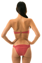 Załaduj obraz do przeglądarki galerii, Model Back: Rio De Sol Figi Bikini Bottom Kiwanda Madras Band Comfort
