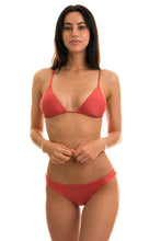 Załaduj obraz do przeglądarki galerii, Model Front: Rio De Sol Figi Bikini Bottom Madras Dupla Face
