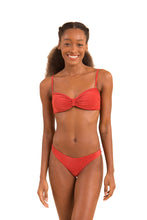 Załaduj obraz do przeglądarki galerii, Model Front: Rio De Sol Figi Bikini Bottom Malibu-Chili Essential

