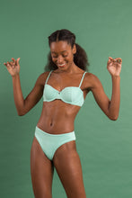 Załaduj obraz do przeglądarki galerii, Image 12: Rio De Sol Figi Bikini Bottom Malibu-Menta Essential-Comfy
