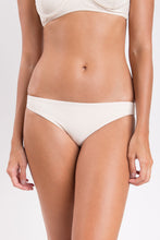 Załaduj obraz do przeglądarki galerii, Image 09: Rio De Sol Figi Bikini Bottom Malibu-Natural Essential-Comfy
