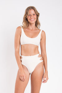 Model Front: Rio De Sol Figi Bikini Bottom Malibu-Natural Highwaist-Spin