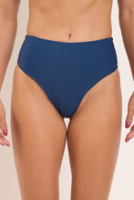 Załaduj obraz do przeglądarki galerii, Gallery: Rio De Sol Figi Bikini Bottom Navy Hotpants
