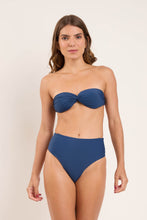 Załaduj obraz do przeglądarki galerii, Model Front: Rio De Sol Figi Bikini Bottom Navy Hotpants
