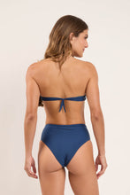 Załaduj obraz do przeglądarki galerii, Model Back: Rio De Sol Figi Bikini Bottom Navy Hotpants
