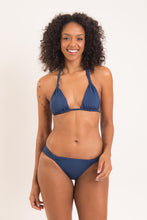 Załaduj obraz do przeglądarki galerii, Model Front: Rio De Sol Figi Bikini Bottom Navy Mel-Comfy
