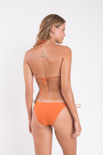 Załaduj obraz do przeglądarki galerii, Model Back: Rio De Sol Figi Bikini Bottom Ocre Ibiza-Comfy
