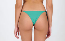 Załaduj obraz do przeglądarki galerii, Model Back: Rio De Sol Figi Bikini Bottom Opal Ibiza
