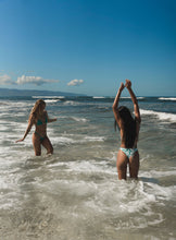 Załaduj obraz do przeglądarki galerii, Image 12: Rio De Sol Figi Bikini Bottom Pua-Valley Kai
