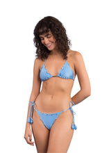 Załaduj obraz do przeglądarki galerii, Model Front: Rio De Sol Figi Bikini Bottom Shimmer-Baltic-Sea Frufru-Fio
