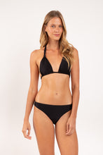 Załaduj obraz do przeglądarki galerii, Model Front: Rio De Sol Figi Bikini Bottom Shimmer-Black Essential-Comfy
