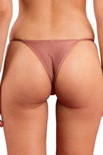 Załaduj obraz do przeglądarki galerii, Image 07: Rio De Sol Figi Bikini Bottom Shimmer-Copper California

