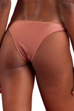 Załaduj obraz do przeglądarki galerii, Image 07: Rio De Sol Figi Bikini Bottom Shimmer-Copper Essential
