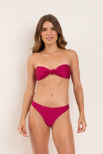 Załaduj obraz do przeglądarki galerii, Model Front: Rio De Sol Figi Bikini Bottom Shimmer-Desejo Essential
