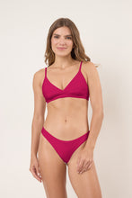 Załaduj obraz do przeglądarki galerii, Model Front: Rio De Sol Figi Bikini Bottom Shimmer-Desejo Essential-Comfy
