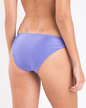 Załaduj obraz do przeglądarki galerii, Image 05: Rio De Sol Figi Bikini Bottom Shimmer-Hortensia Essential-Comfy
