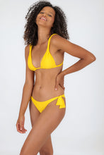 Załaduj obraz do przeglądarki galerii, Model Front: Rio De Sol Figi Bikini Bottom Sunflower Italy
