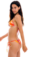 Załaduj obraz do przeglądarki galerii, Image 04: Rio De Sol Figi Bikini Bottom Tiedye-Red Frufru
