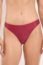 Załaduj obraz do przeglądarki galerii, Gallery: Rio De Sol Figi Bikini Bottom Touch-Carmim Essential-Comfy
