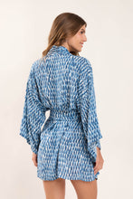 Załaduj obraz do przeglądarki galerii, Model Back: Rio De Sol Sukienka Plażowa Chuva Kimono
