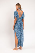 Załaduj obraz do przeglądarki galerii, Model Back: Rio De Sol Sukienka Plażowa Chuva Long Dress Soleil
