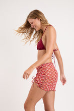 Załaduj obraz do przeglądarki galerii, Image 03: Rio De Sol Spódnica Plażowa Floral-Scales Mini Skirt Ruched
