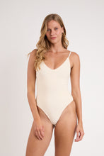 Załaduj obraz do przeglądarki galerii, Model Front: Rio De Sol Kostium Jednoczęściowy Malibu-Natural Hype
