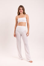 Załaduj obraz do przeglądarki galerii, Model Front: Rio De Sol Spodnie Plażowe Memphis-White Pants Lana
