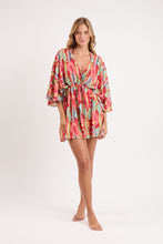 Załaduj obraz do przeglądarki galerii, Model Front: Rio De Sol Narzutka Plażowa Sea-Bloom Kaftan Bel

