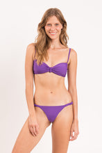 Załaduj obraz do przeglądarki galerii, Model Front: Rio De Sol Zestaw Bikini Set Amuleto Bandeau-Crispy Cheeky-Crispy
