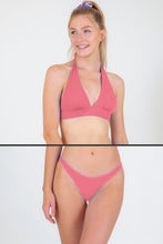 Załaduj obraz do przeglądarki galerii, Model Front: Rio De Sol Zestaw Bikini Set Confetti Halter-Cos Essential-Comfy

