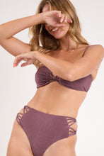 Załaduj obraz do przeglądarki galerii, Image 07: Rio De Sol Zestaw Bikini Set Malibu-Ebano Bandeau-Iris Highwaist-Spin-Iris
